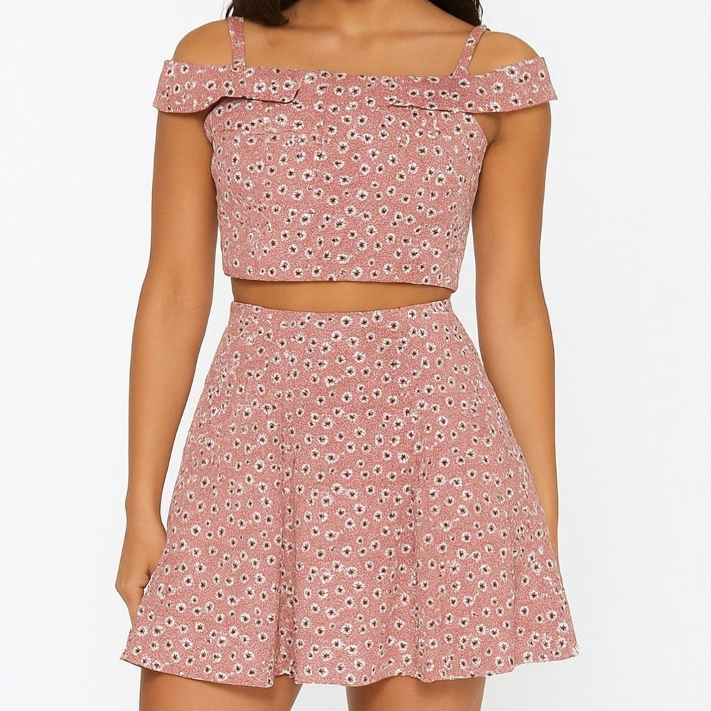 Few Moda NY Floral Two-Piece Pleated Skirt Set in Pink Size Small‎ NYT